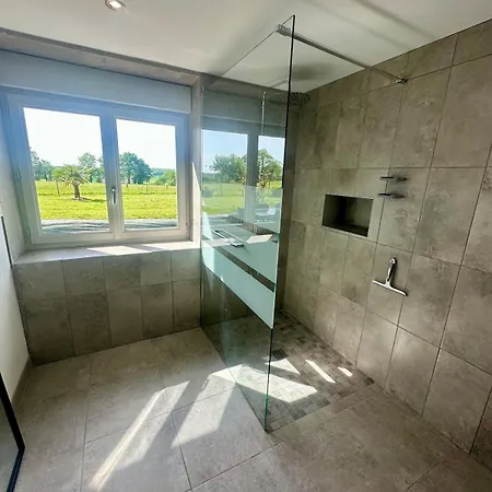 Des Hirondelles 1s * Montjoie-Saint-Martin